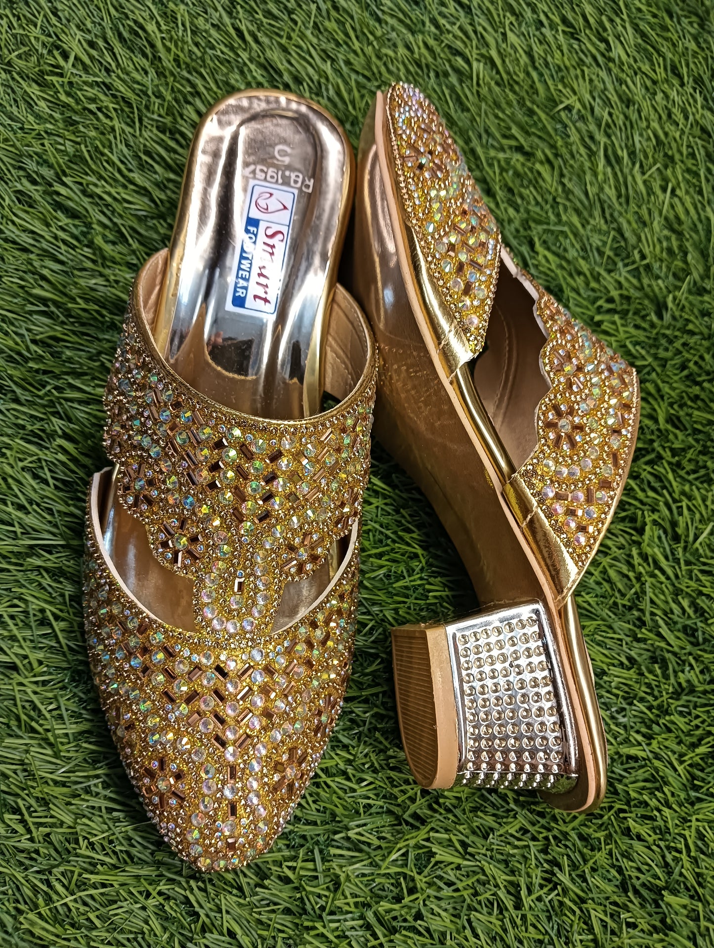 RQ.1957, Half Kolapuri Jutti & Party Wear Dhulan Jutti, (Warranty For sole, Heel , Tapi And Pasting up to 90 days ) From Date of Purchaase.