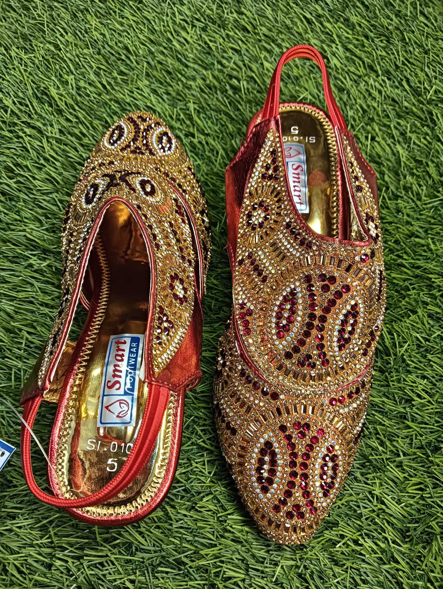 Back Belt Dhulan jutti & Party wear ladies fancy sandal (Warranty For sole, Heel , Tapi And Pasting up to 90 days ) From Date of Purchaase.
