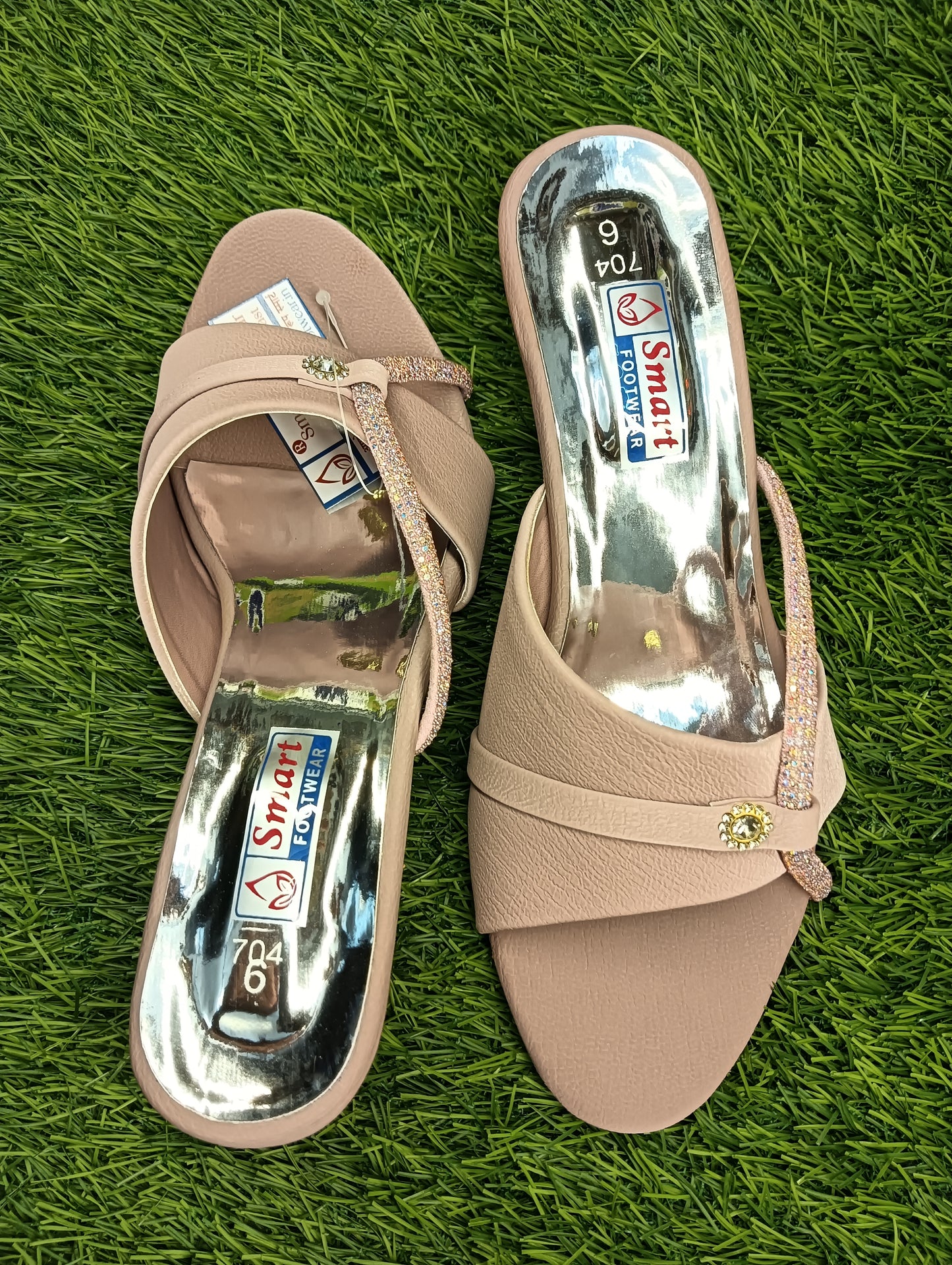 704 , Women Party Wear Causal normal Hill Fancy Sandle. (Warranty For sole, Heel , Tapi And Pasting up to 90 days ) From Date of Purchaase.